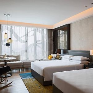 Deluxe Guest Room Twin Beds